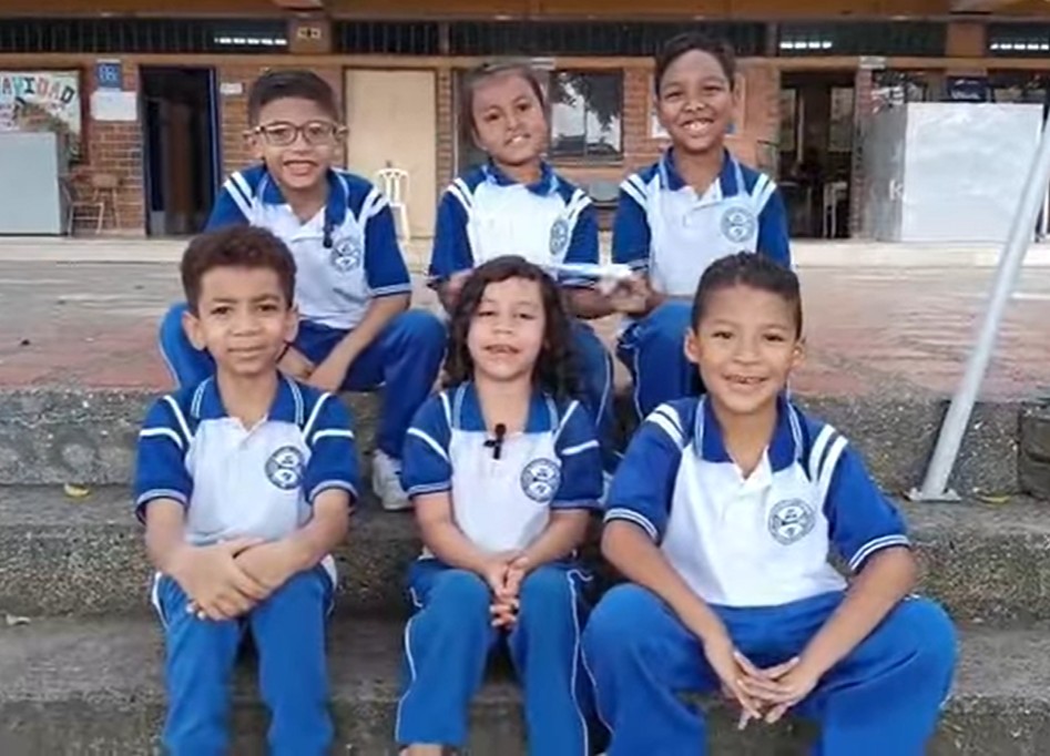 Realizado por comunicadores de sueños e integrantes de la Emisora.